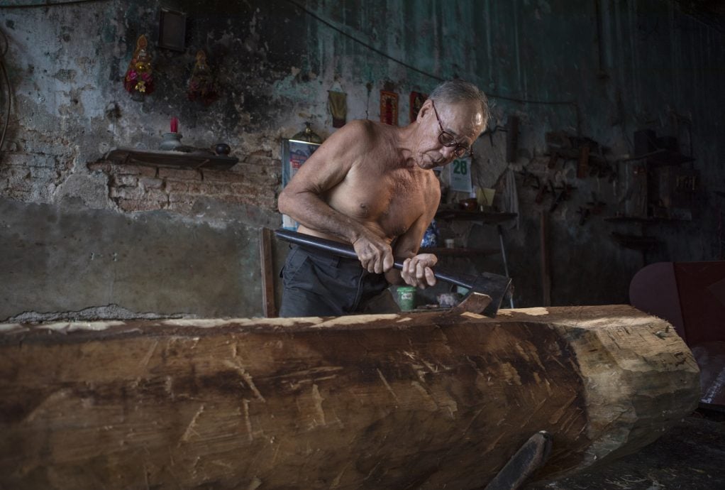 星角摄/柔:麻坡最古老“梅花棺”寿板店 三代人守护传统手艺