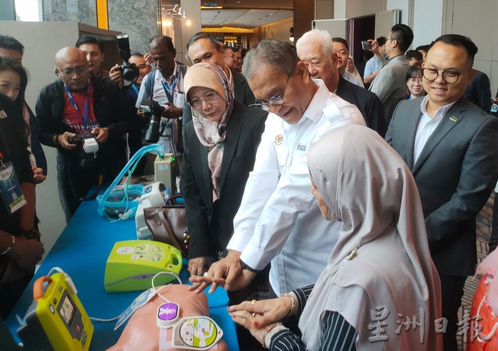 AED和CPR教育及应用,槟领先全马西亚社区急救人员大会