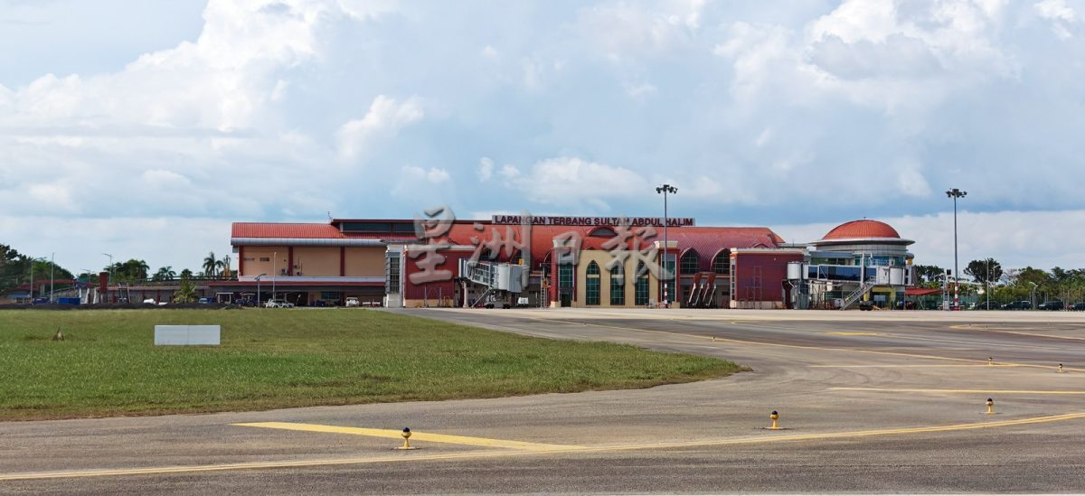 亚罗士打苏丹阿都哈林机场跑道清理工作已近完成,预料下周一(9日)可正式复航。