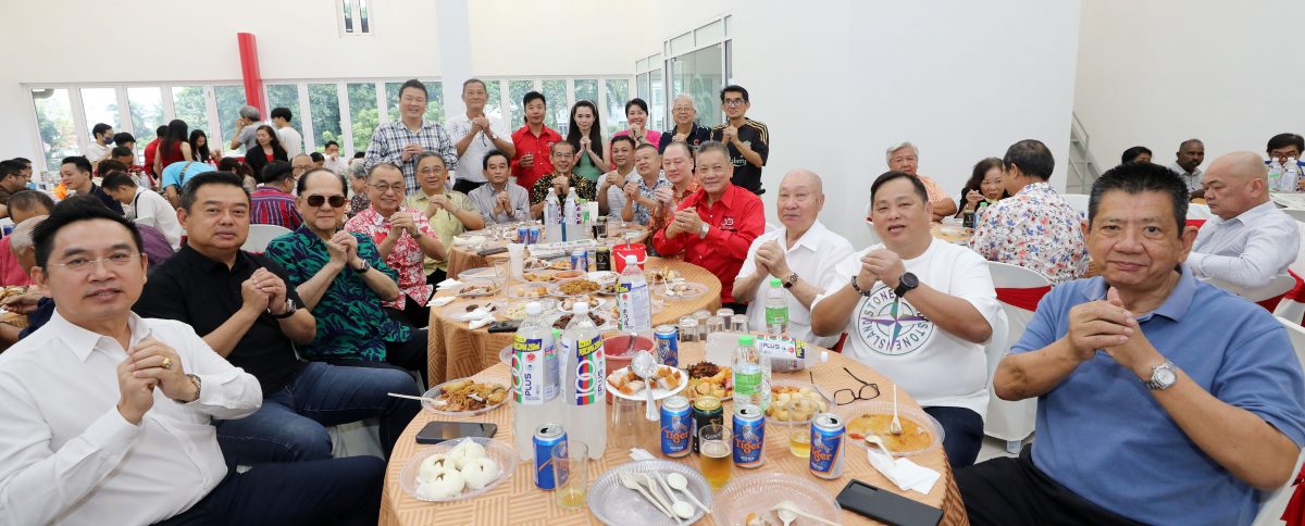 (半版新闻在上,半版广告在下)大都会:GAL建筑设计装饰有限公司开幕