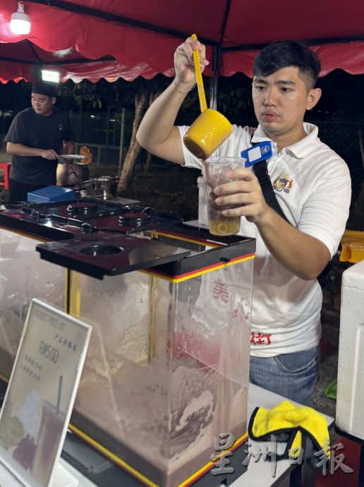 (古城封底主文)《用眼睛去旅游》:马接美食街