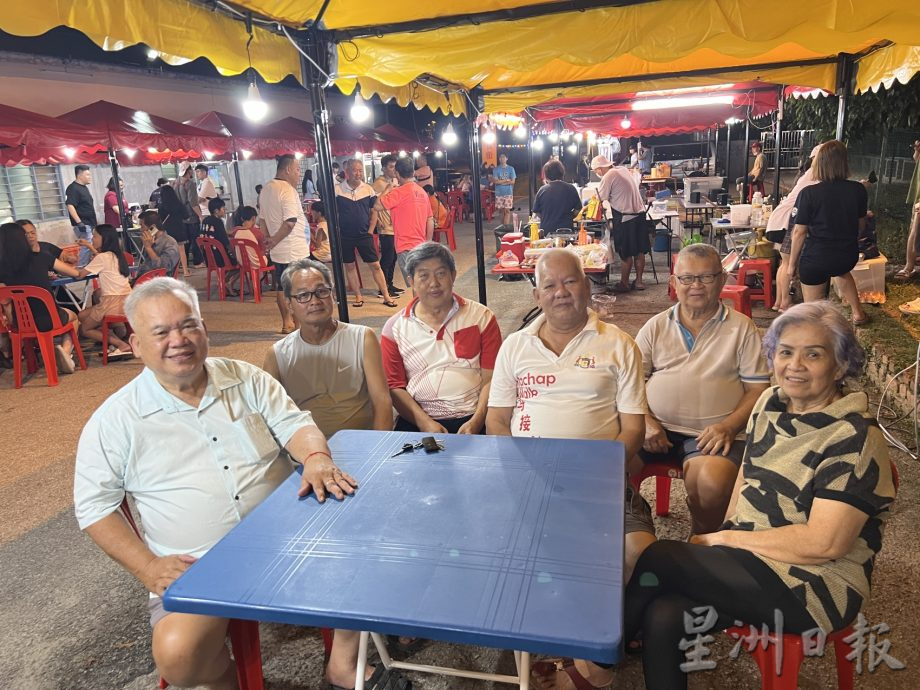 (古城封底主文)《用眼睛去旅游》:马接美食街