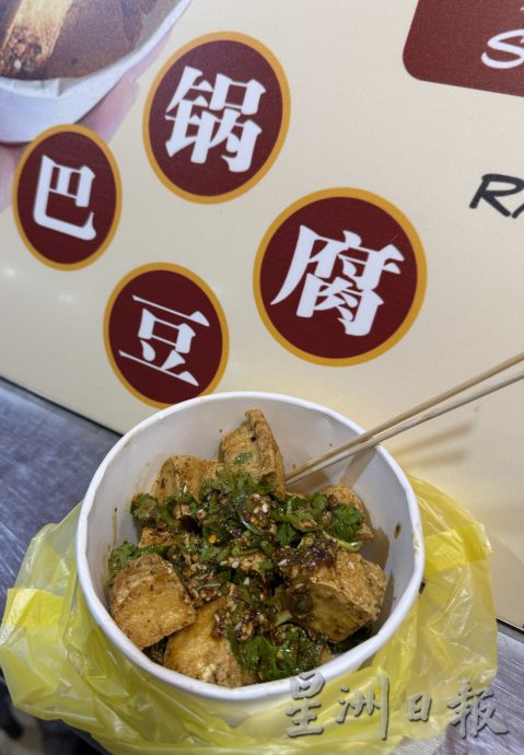 (古城封底主文)《用眼睛去旅游》:马接美食街