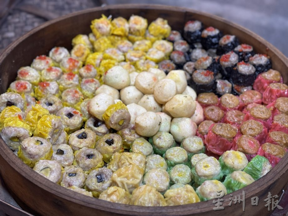 (古城封底主文)《用眼睛去旅游》:马接美食街