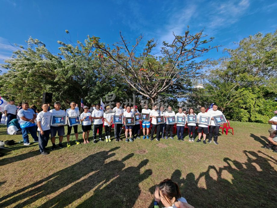 (古城封面主文)800人步行2公里再上三宝山,重温护山历史