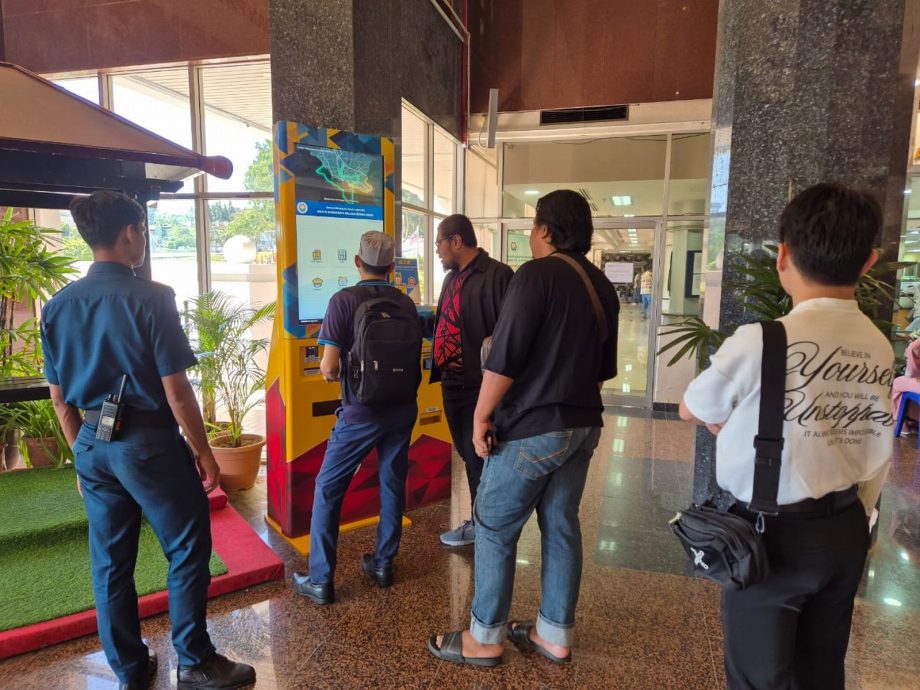 (古城封面副文)1月1日起,市政厅不收现金