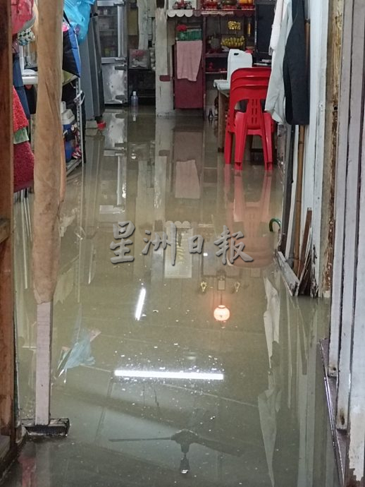 (古城封面副文)初一遇涨潮,甘榜爪哇淹水
