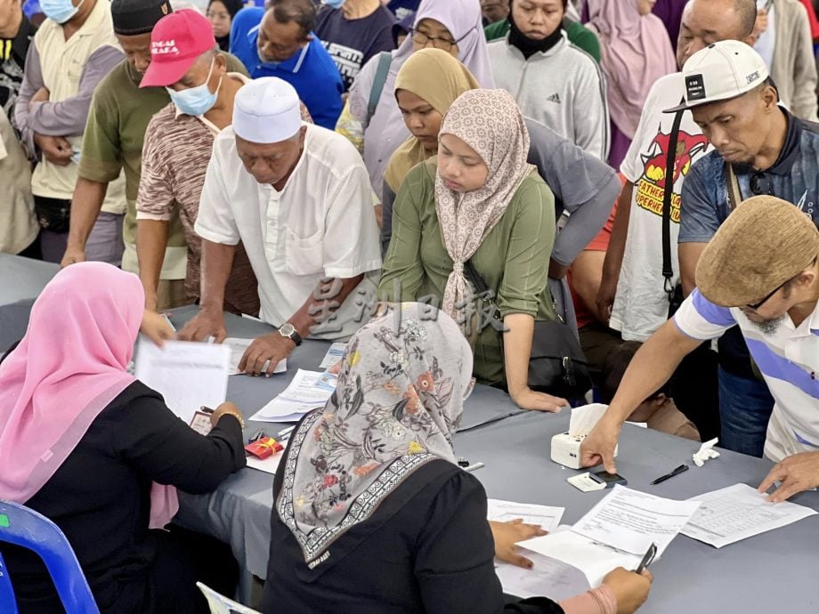 (古城封面副文)爱极乐派发援助金予169名水灾灾民