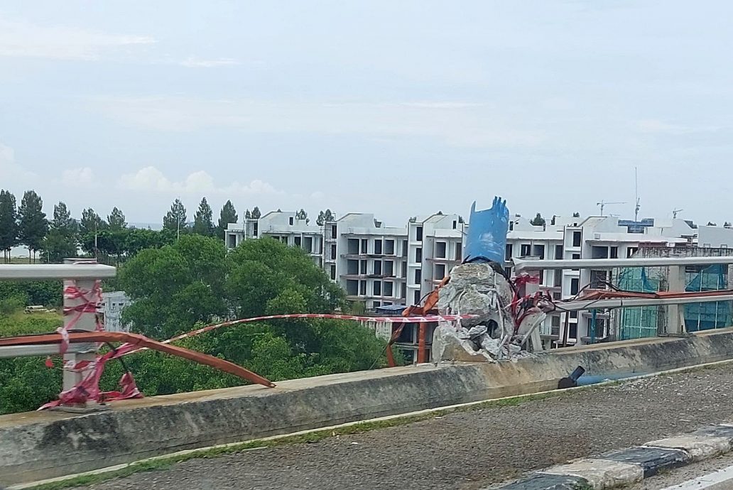 (古城版)赛阿都阿兹沿海大桥围栏损坏