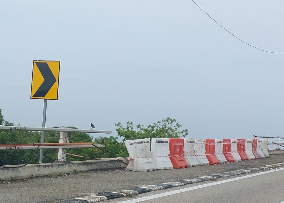 (古城版)赛阿都阿兹沿海大桥围栏损坏