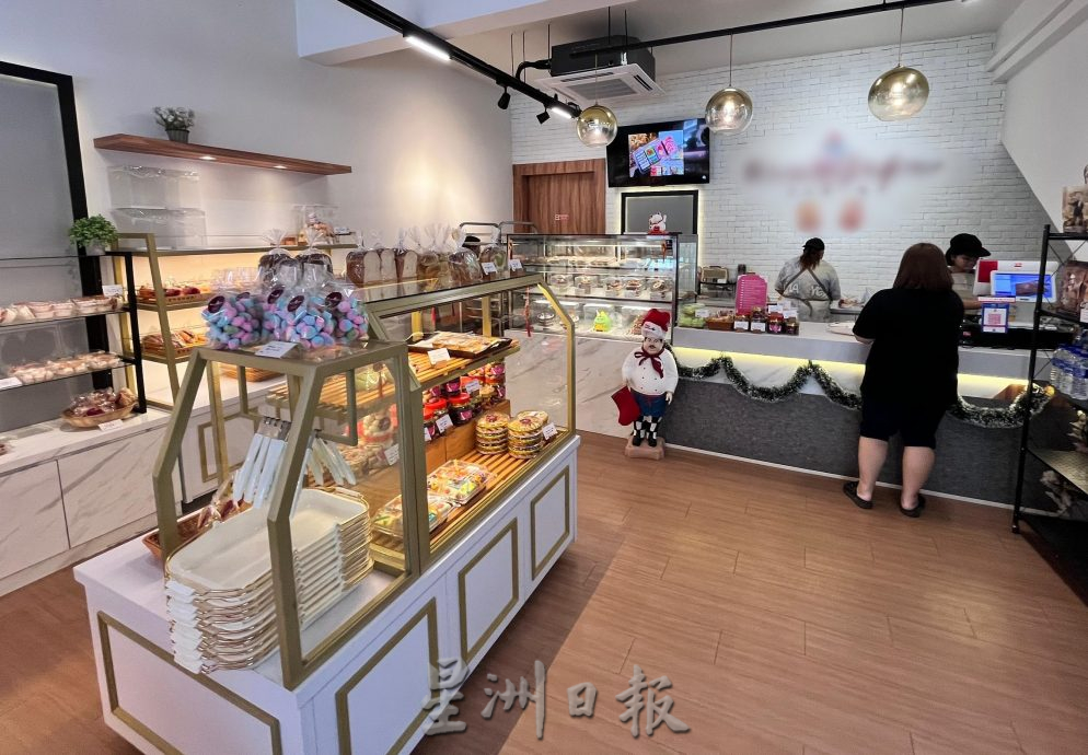 (古城第二版主文)业者推出圣诞蛋糕与姜饼人迎佳节