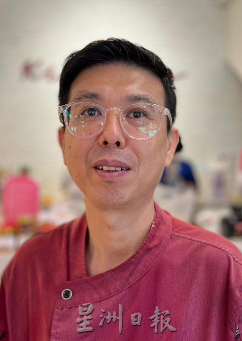 (古城第二版主文)业者推出圣诞蛋糕与姜饼人迎佳节