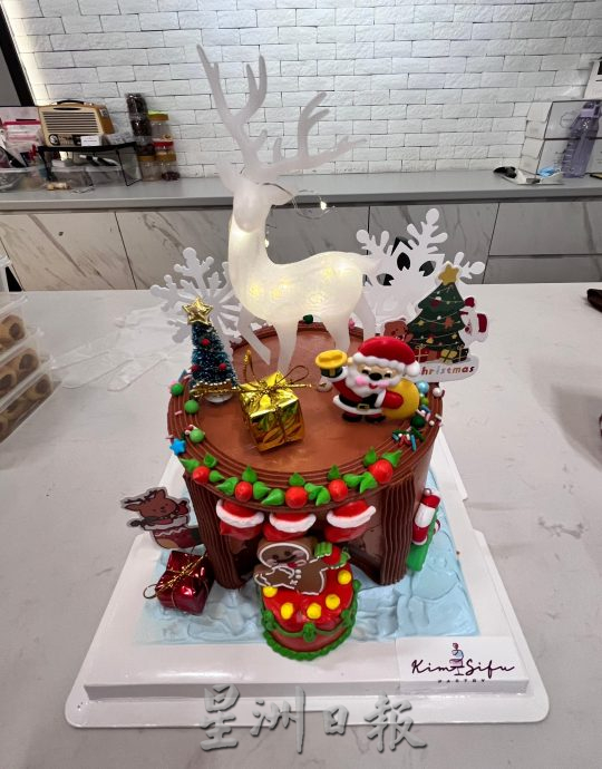 (古城第二版主文)业者推出圣诞蛋糕与姜饼人迎佳节