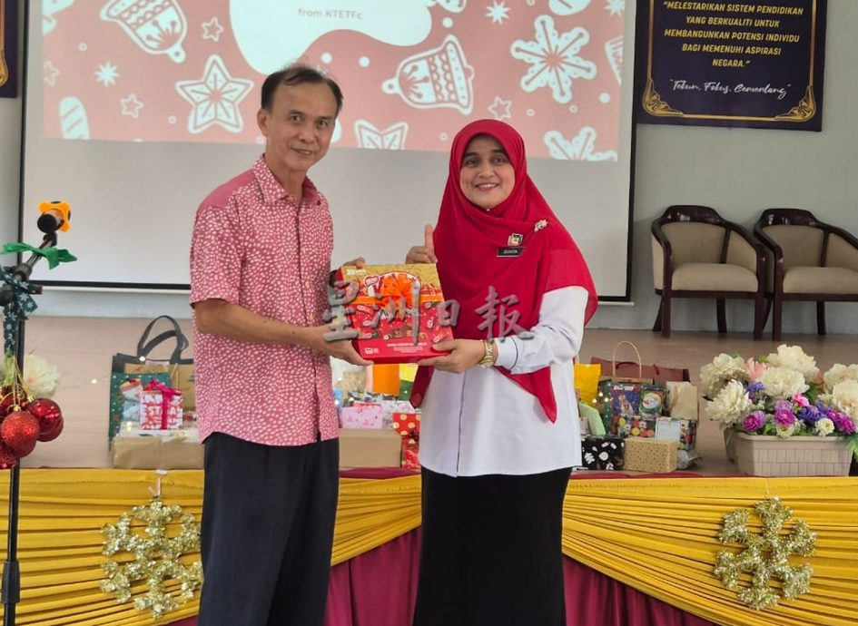 (古城第六版主文)中六学院首次庆祝圣诞节