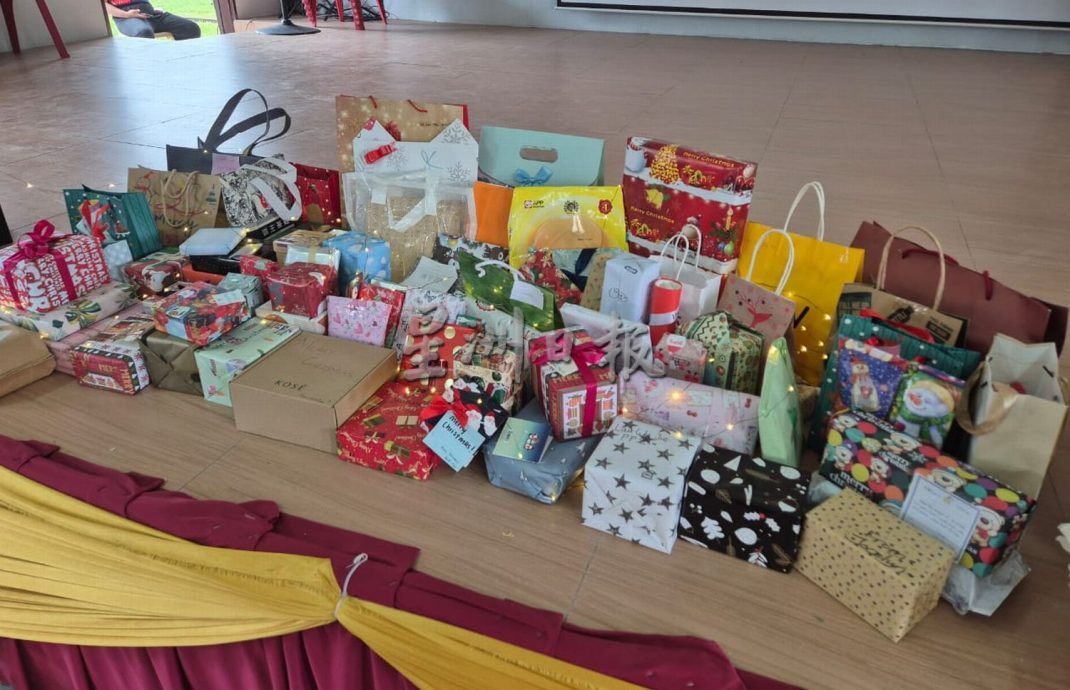 (古城第六版主文)中六学院首次庆祝圣诞节