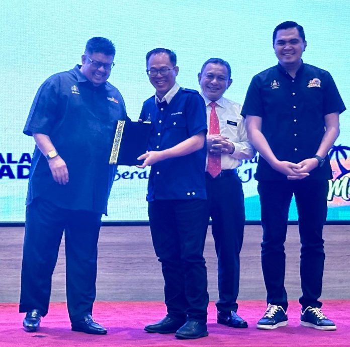 (古城第六版副文)甲拨出50万购置装备药物 2月前千名医疗成员装备齐全上阵