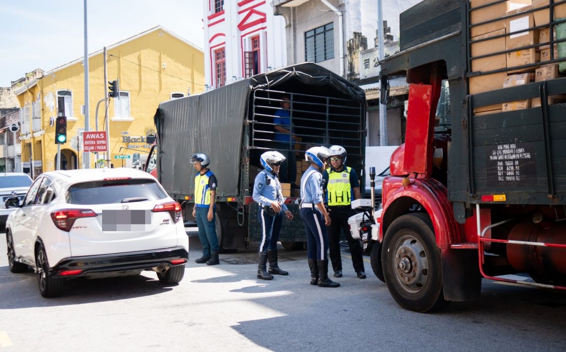 (大北马)假期季节 槟岛市厅交通纠察员出动执法