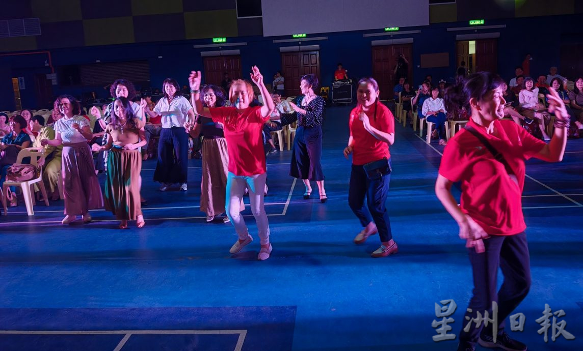 吉打60年代至80年代的乐队和歌手重返舞台,以音符传达温暖,为弱势群体医疗费和北马区贫困学生教育费献“声”。