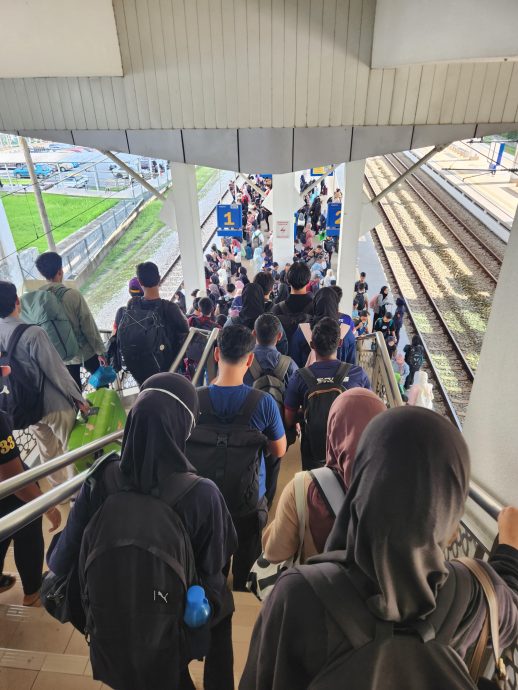 (大北马)往来巴东勿刹—北海Komuter误点问题已2个月,影响乘客通勤人数多得车厢如挤沙丁鱼