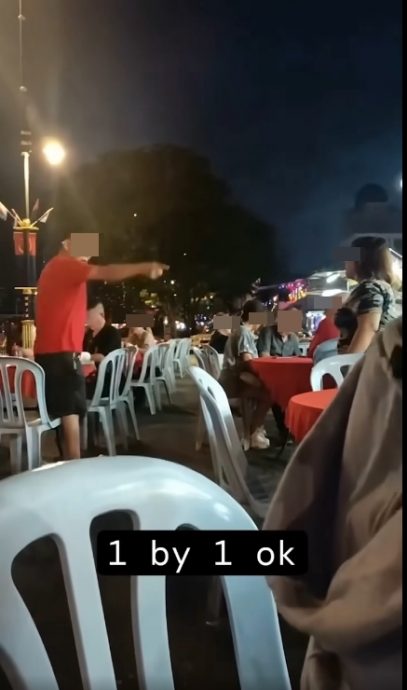 (已签发)柔:华裔男女咖啡店肢体冲突 警方:未接投报