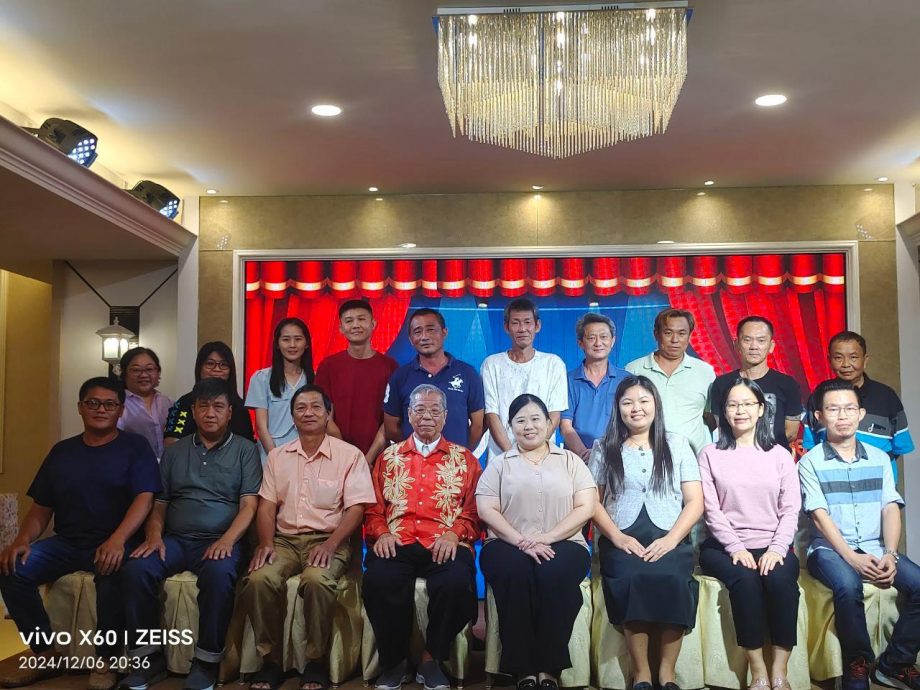 峇巴力士隆港脚中华,办谢师宴暨董家协就职