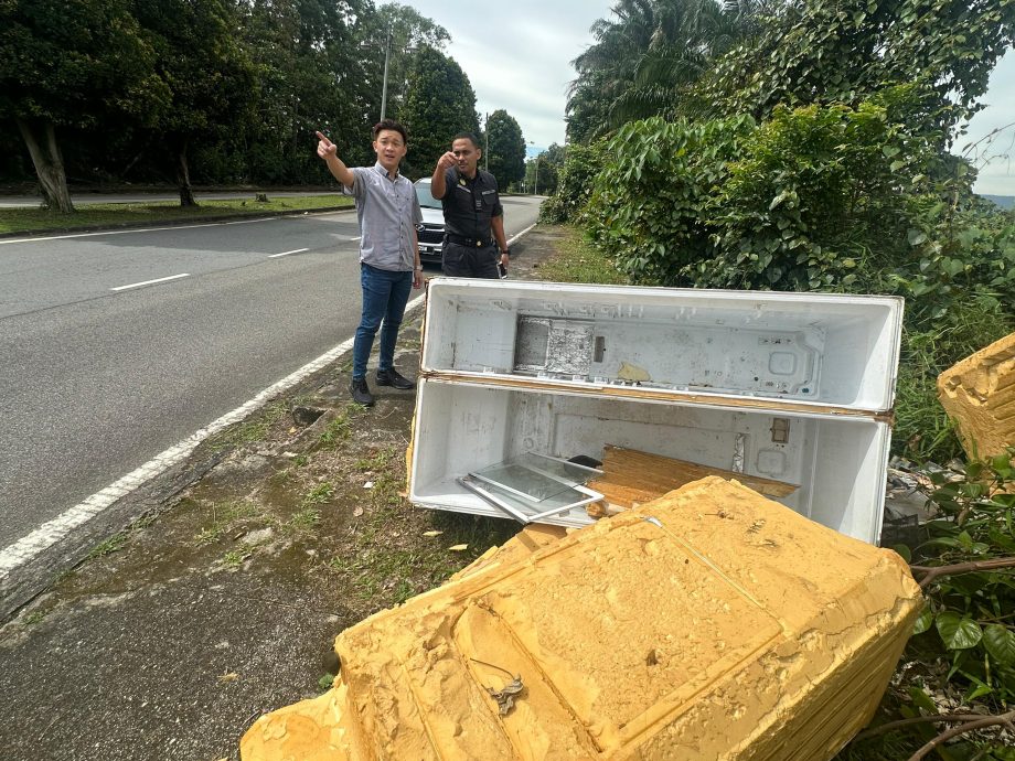 缺德厂商乱丢废弃冰箱内胆，工业区沦为非法垃圾场