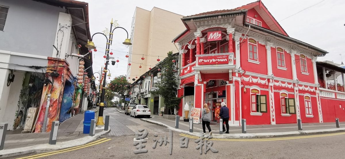 (已签发)柔:**封面**新山市中心增“第一眼壁画”,南方门户城市添五彩墙衣