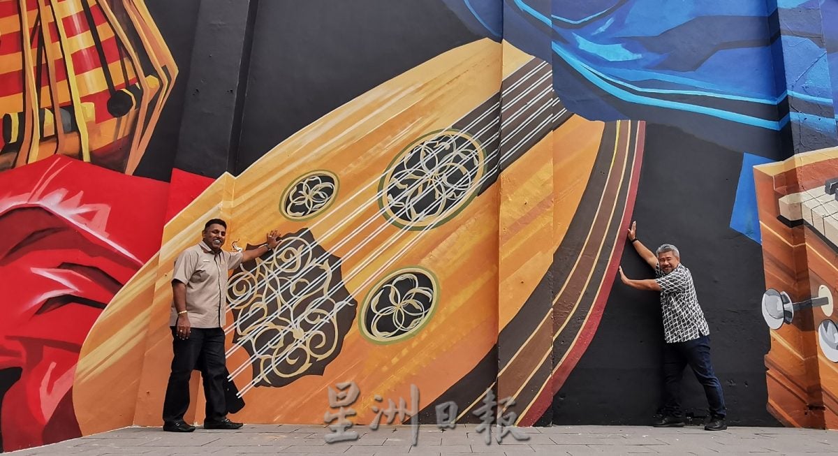 (已签发)柔:**封面**新山市中心增“第一眼壁画”,南方门户城市添五彩墙衣