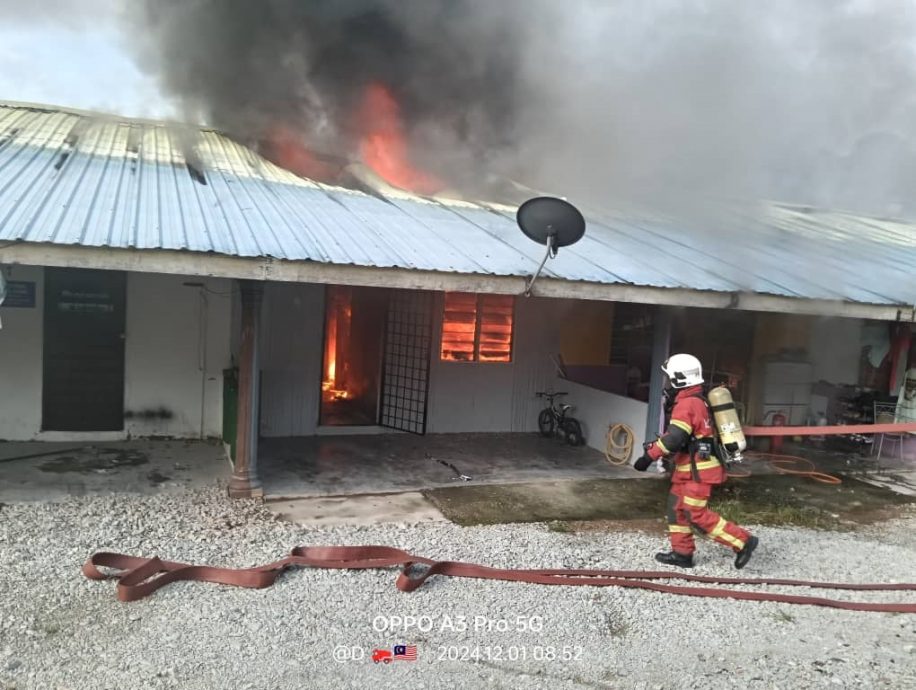 (已签发)柔:峇巴力拉惹1排房屋 遭大火烧毁无人伤亡