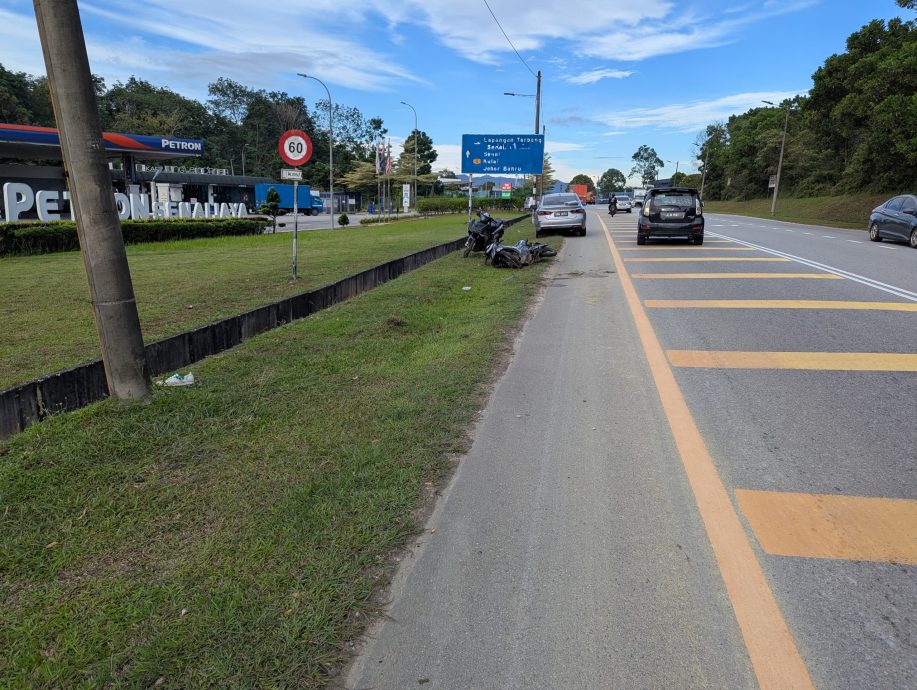 (已签发)柔:泗隆往士乃路段致命车祸 罗里司机弃车逃延扣2天