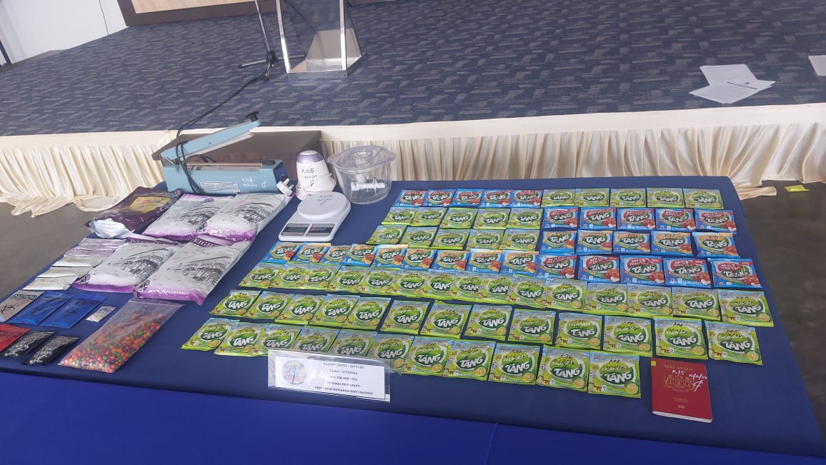 (已签发)柔:**版二头**民宅搜出百万令吉摇头丸 銮2华青涉贩毒被捕