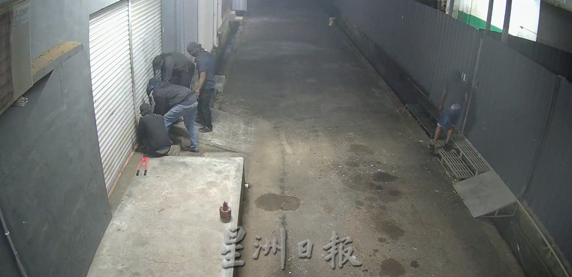 9蒙面匪爆窃轮胎店 窃走逾180条轮胎等