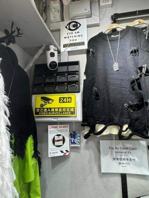 (已签发)柔:狮城二三事:3个月内43起 武吉士街商场窃案频 店家组“自卫队”防贼