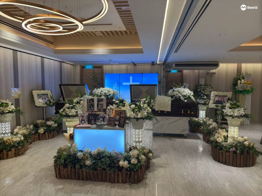 (已签发)柔:狮城二三事:“儿子,我们爱你”成遗言 狮城夫妻吉隆坡车祸双罹难