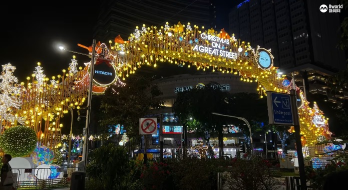 (已签发)柔:狮城二三事:狮城乌节路平安夜料现人潮 警加强人流管控交通安排