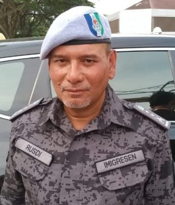 (已签发,完整版)全国:女大学生不满领护照被收5令吉 柔移民局:是护照套费用