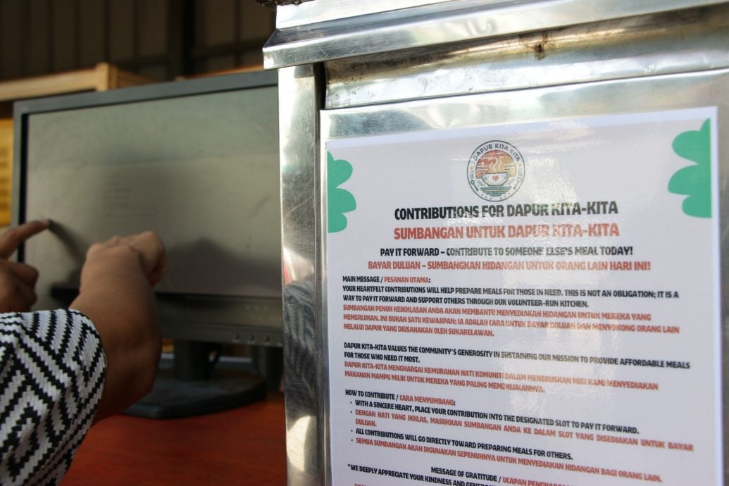 (暖势力)庇Dapur Kita-Kita为有需要者提供午餐餐盒 减轻民众负担