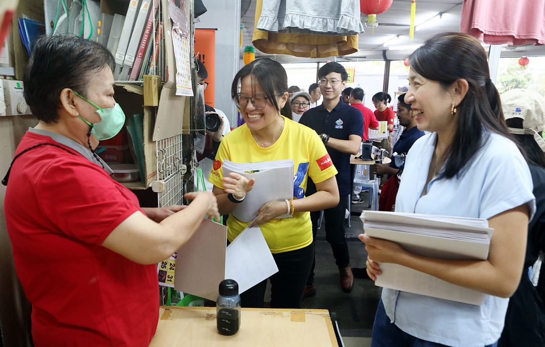 (版2头)大都会/王诗棋和杨美盈等人派跑马月历/3图