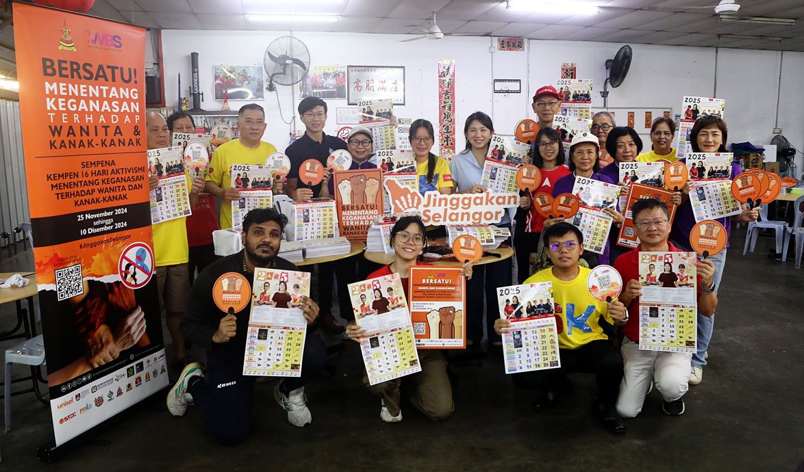 (版2头)大都会/王诗棋和杨美盈等人派跑马月历/3图