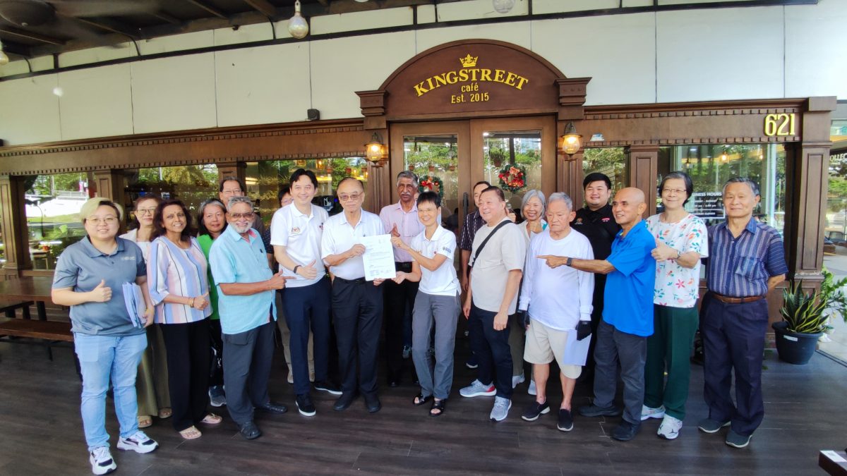 （版3头）大都会／方贵伦协助居民转换永久地契／2图