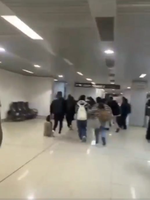 （视频）大马士革机场航班全停飞 旅客惊恐冲登机口