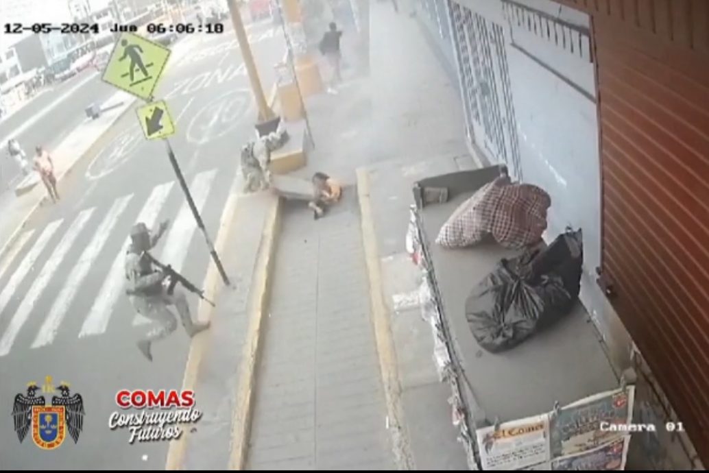 （视频）行人路渠盖突炸飞喷火　女子跌入坑洞