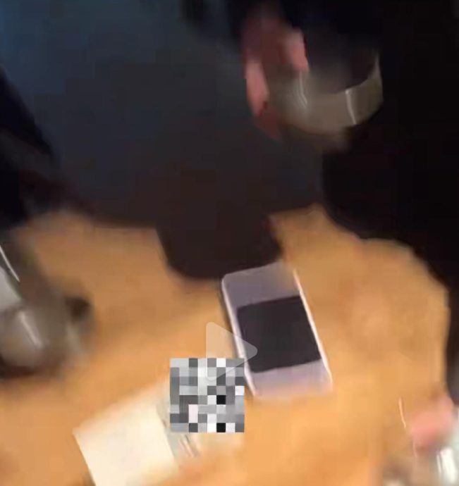 徐娇劝阻室内吸烟爆冲突 被食客把烟头扔进饭碗