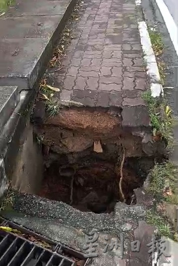 芙蓉端姑查化医院人行道地陷,印裔男子掉入坑洞受伤