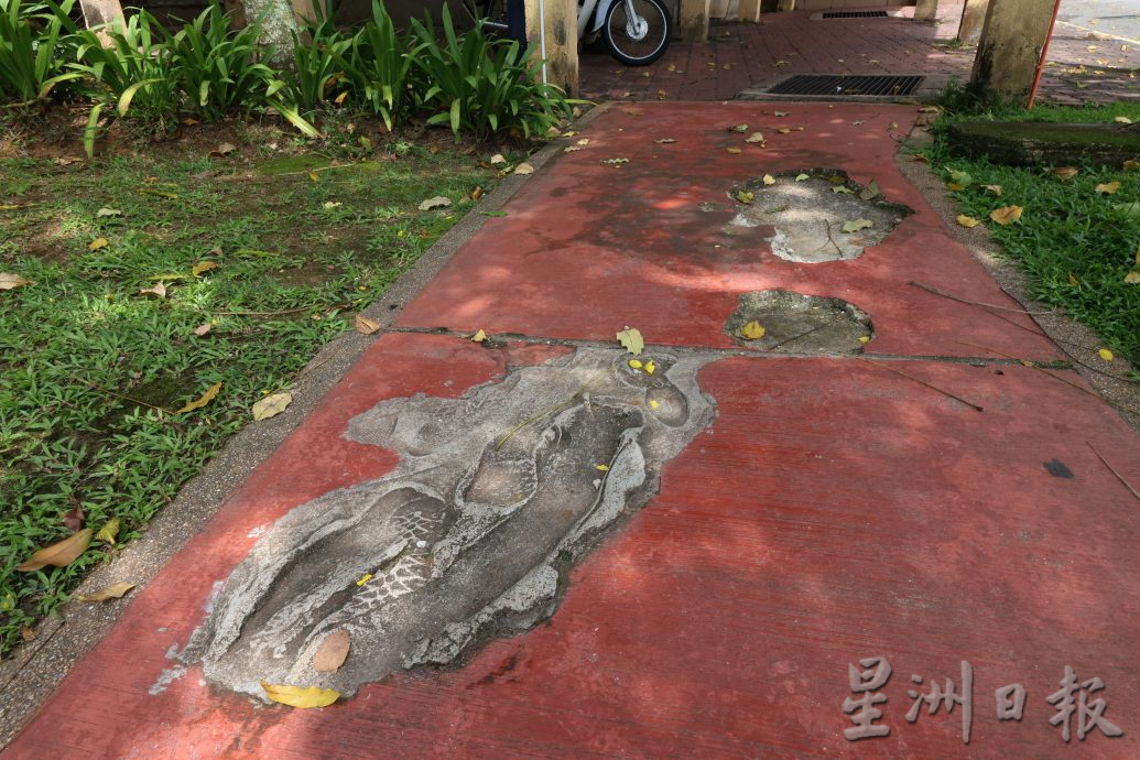 芙蓉端姑查化医院人行道地陷,印裔男子掉入坑洞受伤