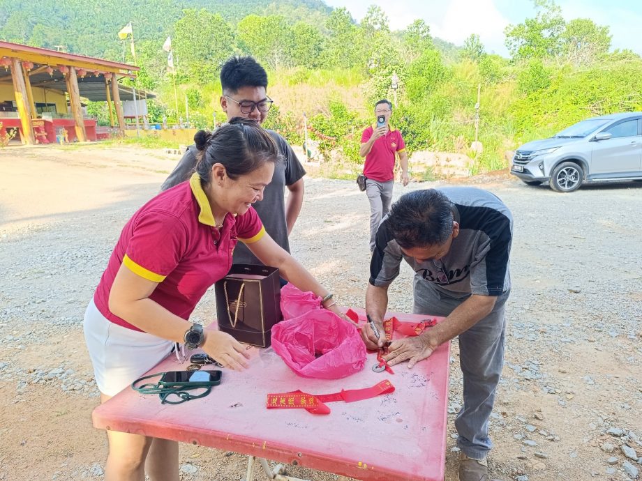 NS主文/金光寺布置许愿树,欢迎民众新年前往拈香打卡