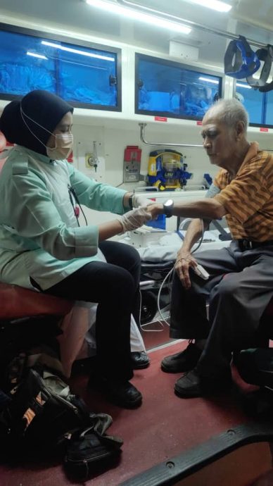 NS芙蓉/八旬长者昏倒家中,邻里守望相助 温情救援