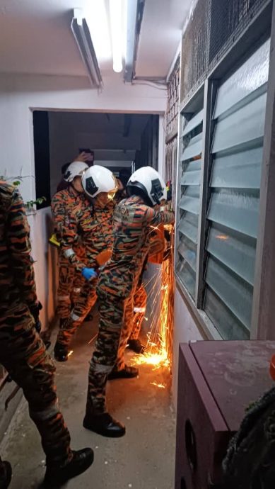 NS芙蓉/八旬长者昏倒家中,邻里守望相助 温情救援