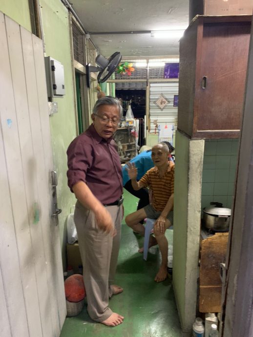 NS芙蓉/八旬长者昏倒家中,邻里守望相助 温情救援