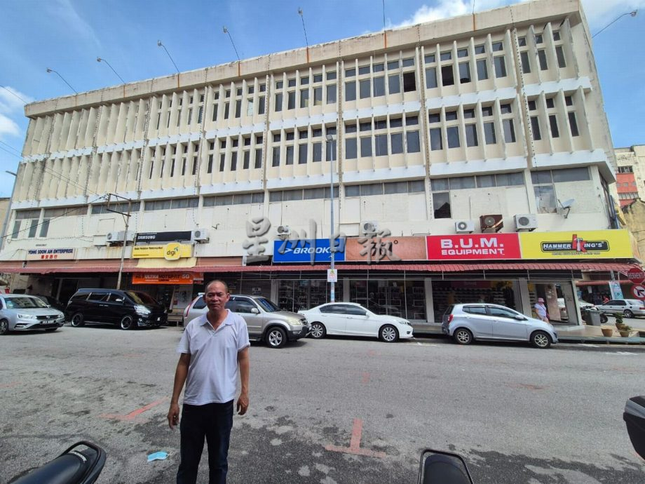 p2头条(古城版)空置多年老建筑隐患,威胁路人安危